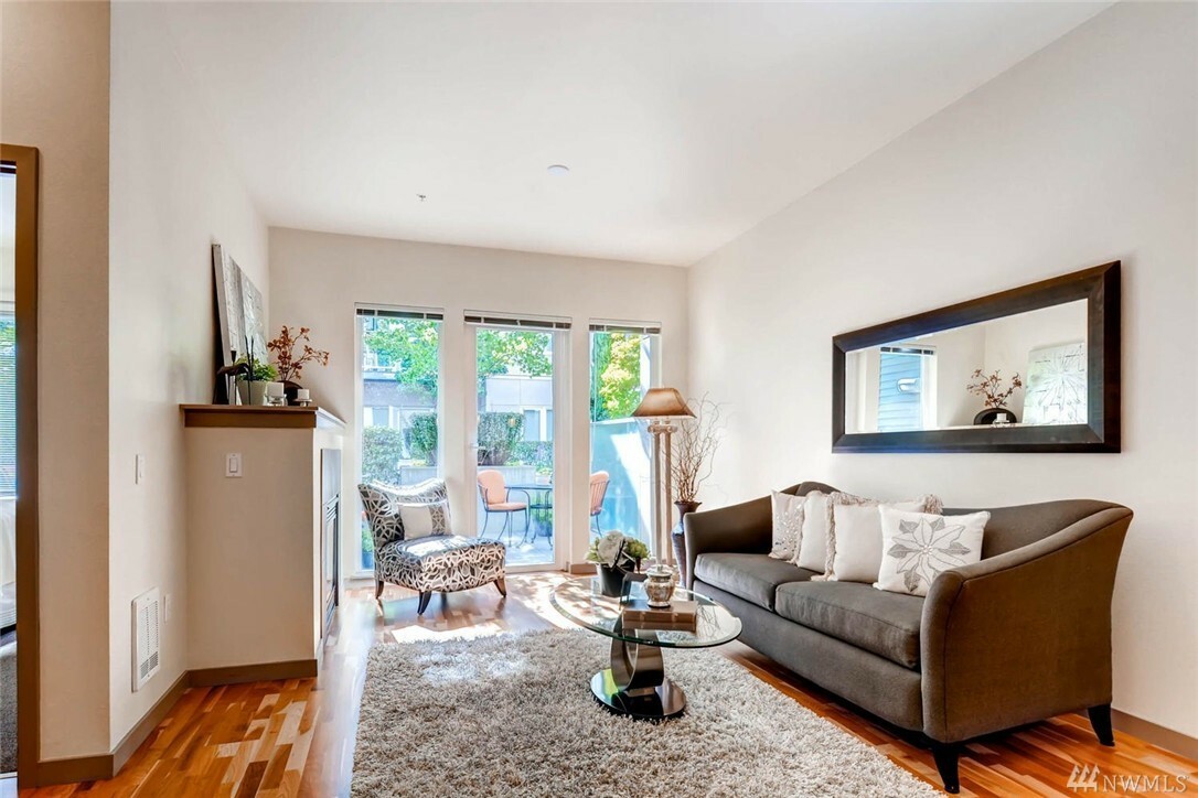 Property Photo:  375 Kirkland Ave 147  WA 98033 