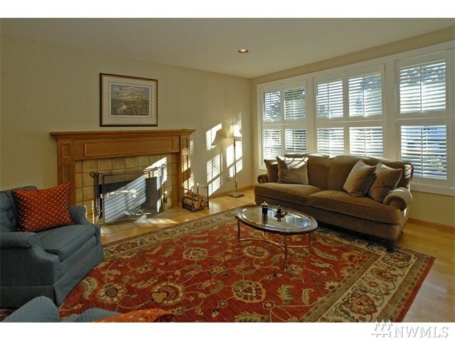Property Photo: 17012 SE 40th Ct WA 98008