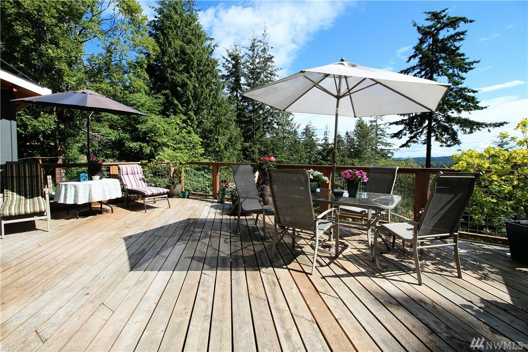 Property Photo:  1188 Island Dr  WA 98262 