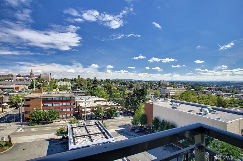 Property Photo:  412 11th Ave 308  WA 98122 