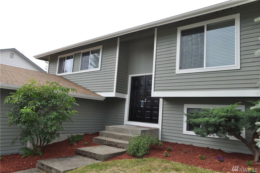 Property Photo:  2416 17th Dr SE  WA 98002 