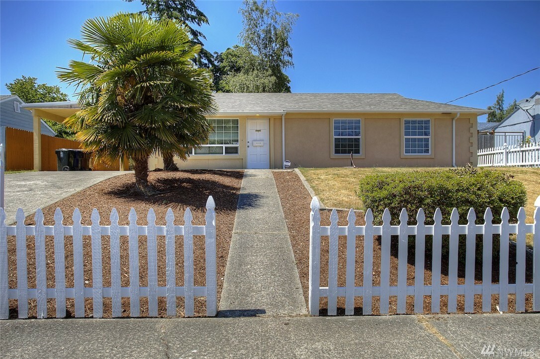 Property Photo:  2738 N Baltimore  WA 98407 