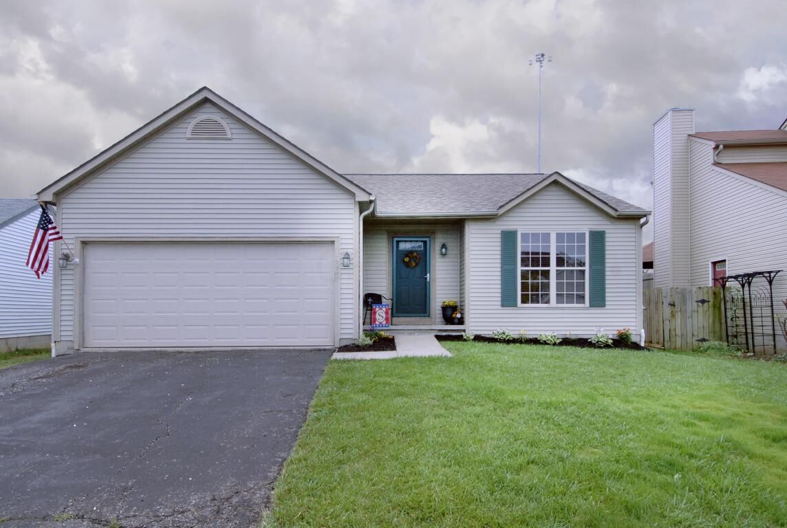 Property Photo:  1426 Tenagra Way  OH 43228 
