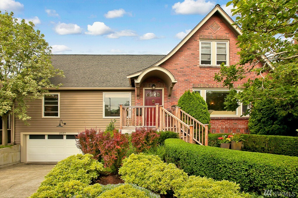 Property Photo:  2337 McGilvra Blvd E  WA 98112 