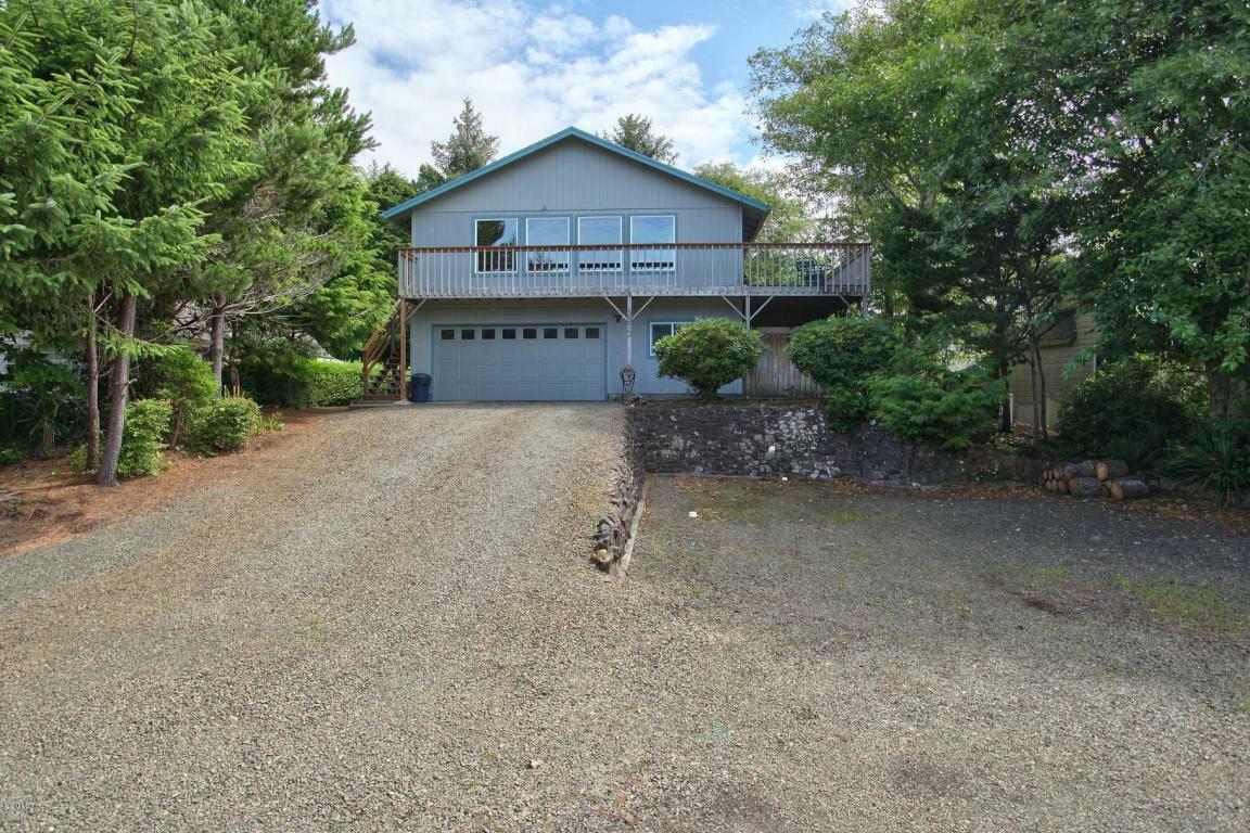 Property Photo: 5670 Palisades Drive OR 97367