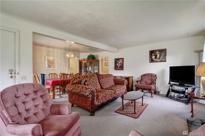 Property Photo:  5240 S Mayflower St  WA 98118 