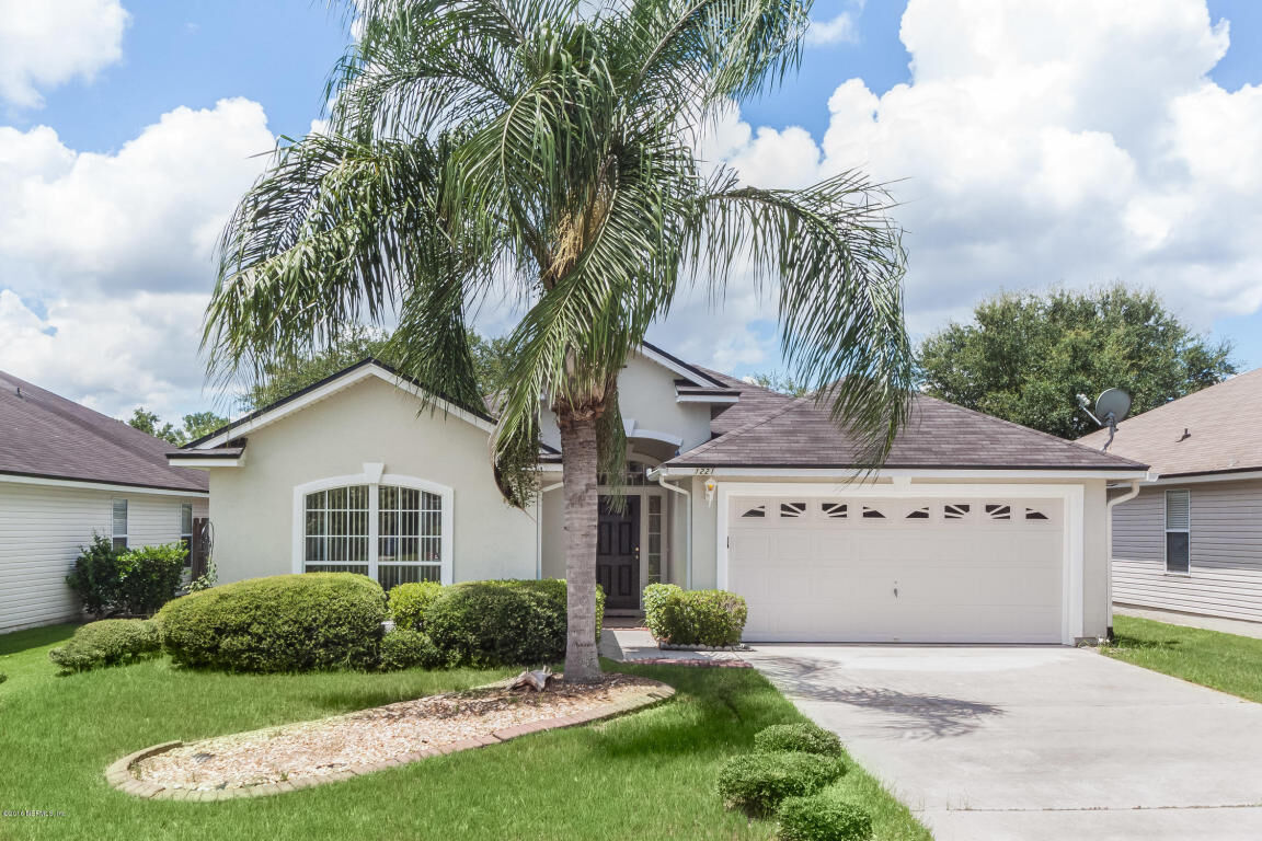 Property Photo:  1221 Maclaren Street  FL 32092 