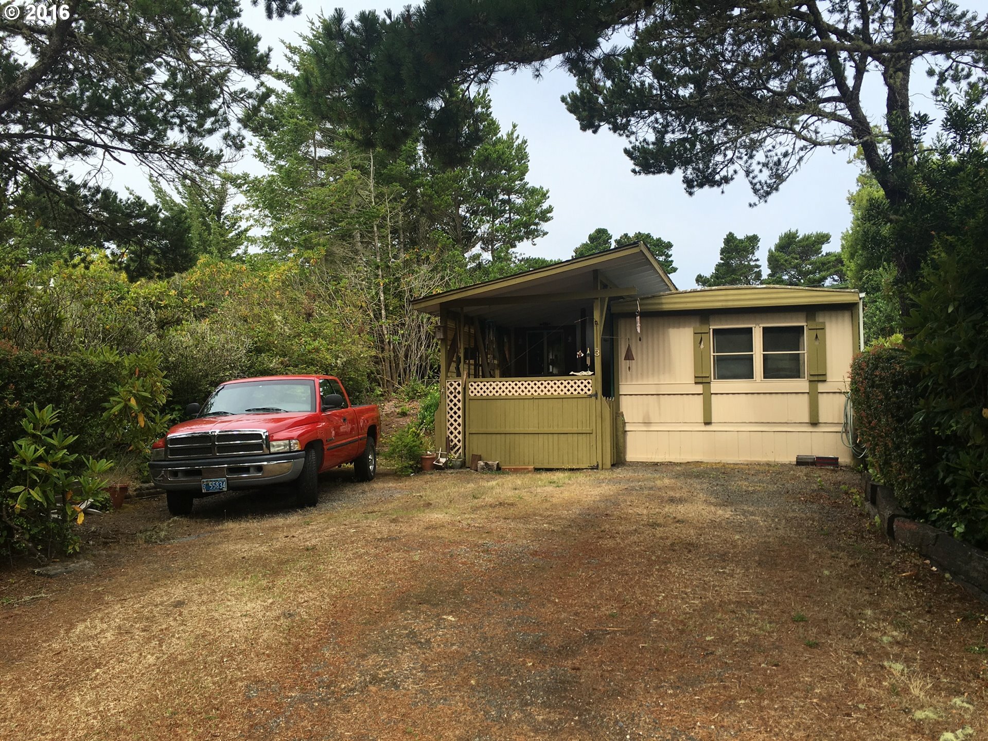 Property Photo:  1600 Rhododendron Dr 3  OR 97439 