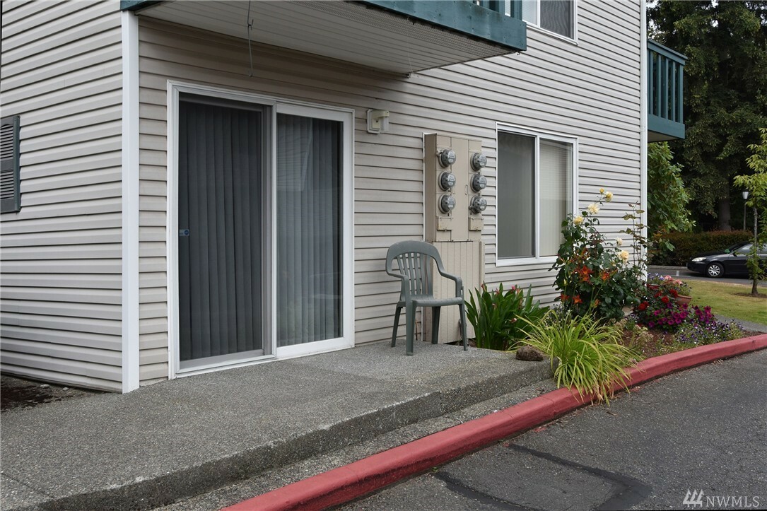 Property Photo:  17431 Ambaum Blvd S D2  WA 98148 