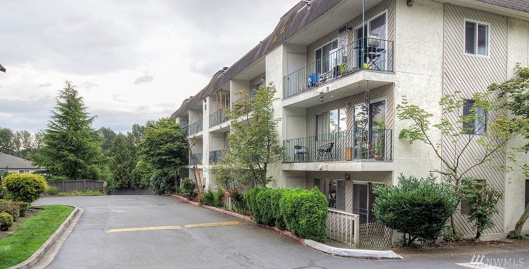 Property Photo: 9517 NE 180th St B107 WA 98011