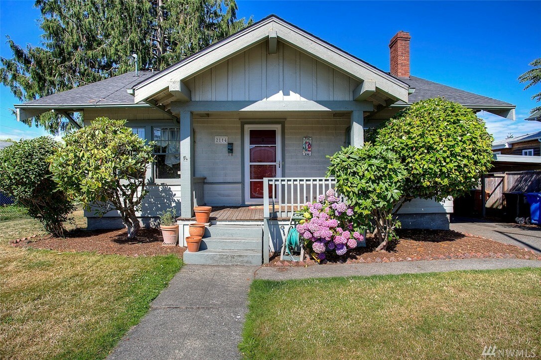 Property Photo:  2114 N Proctor St  WA 98406 