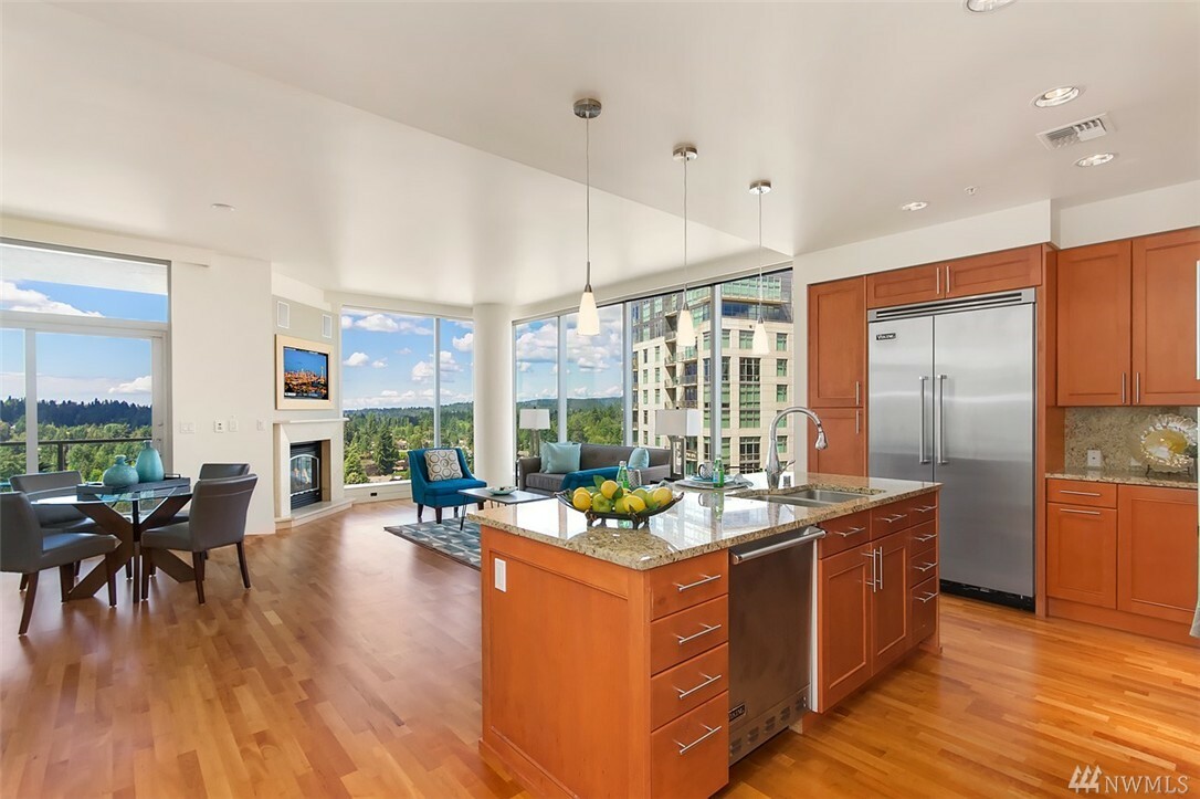 Property Photo: 10650 NE 9th Place 2126 WA 98004