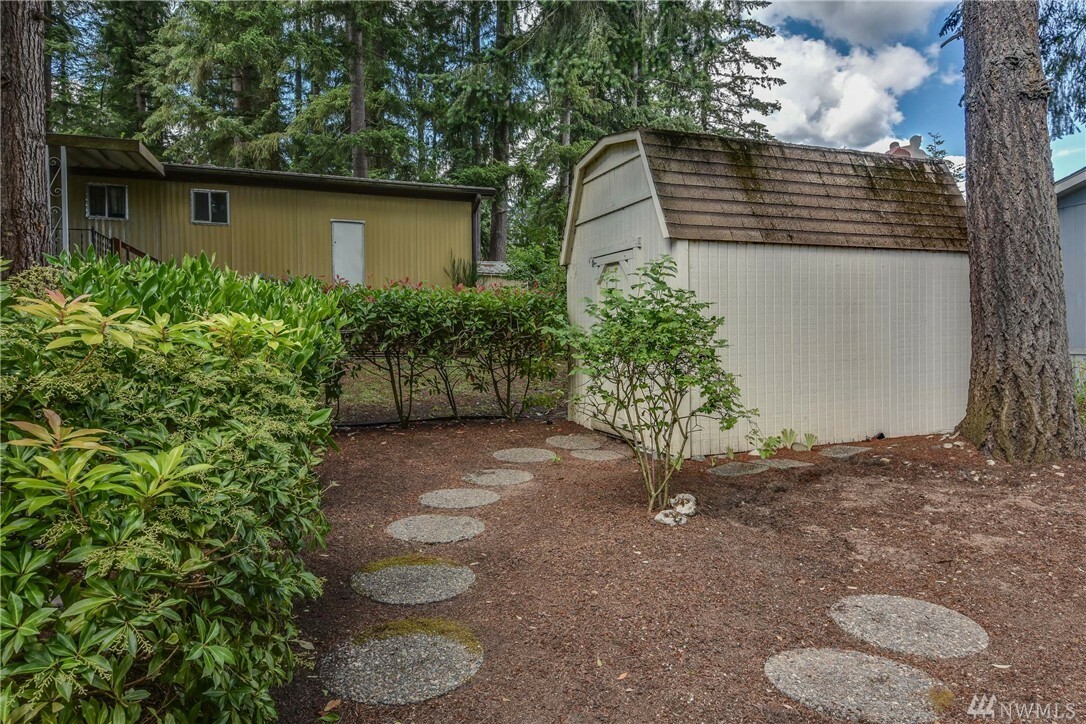 Property Photo: 18425 NE 95th St 147 WA 98052