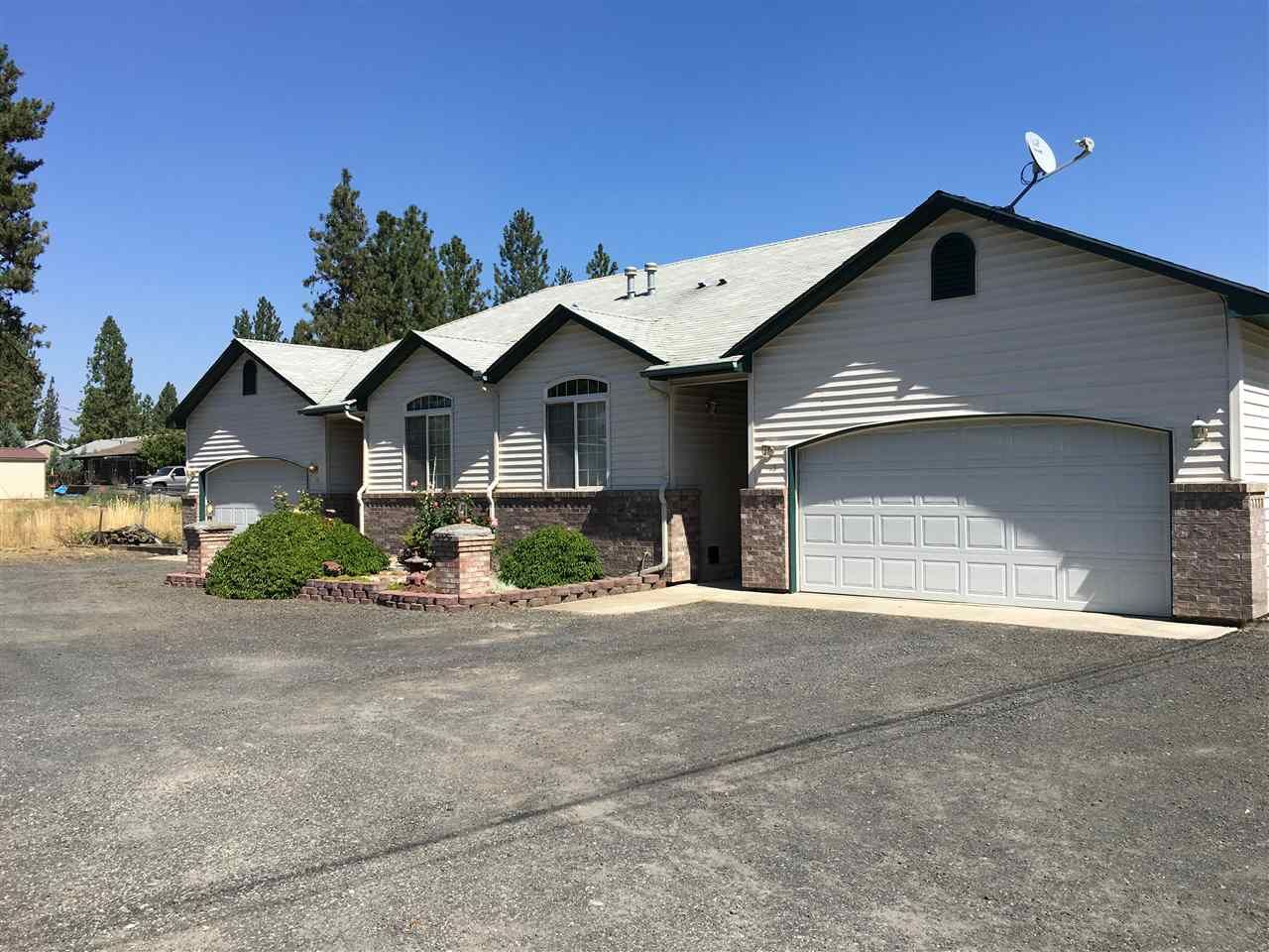 Property Photo: 15 E. Hastings Rd 17 E. Hastings Rd WA 99218-1906