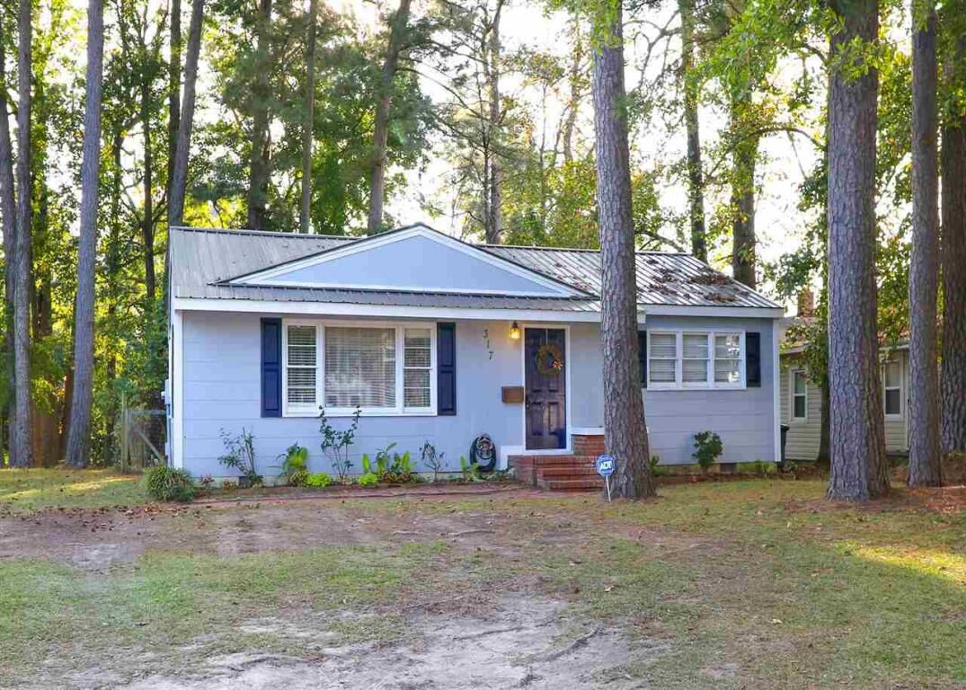 Property Photo:  317 Richlands Avenue  NC 28546 
