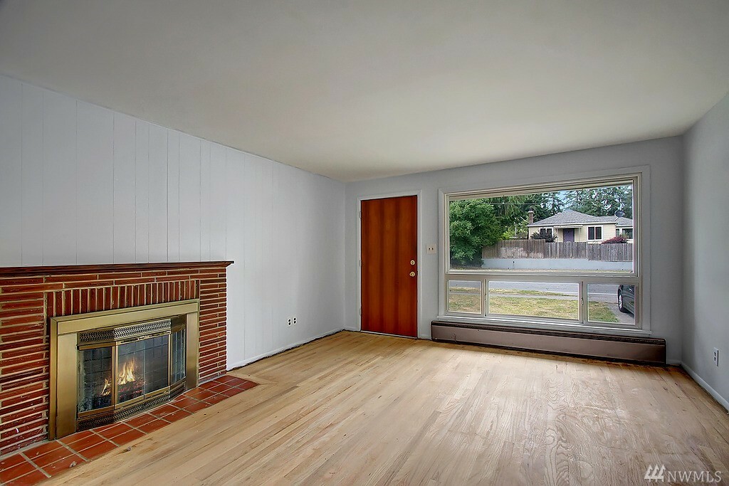 Property Photo:  2313 N 130th St  WA 98133 