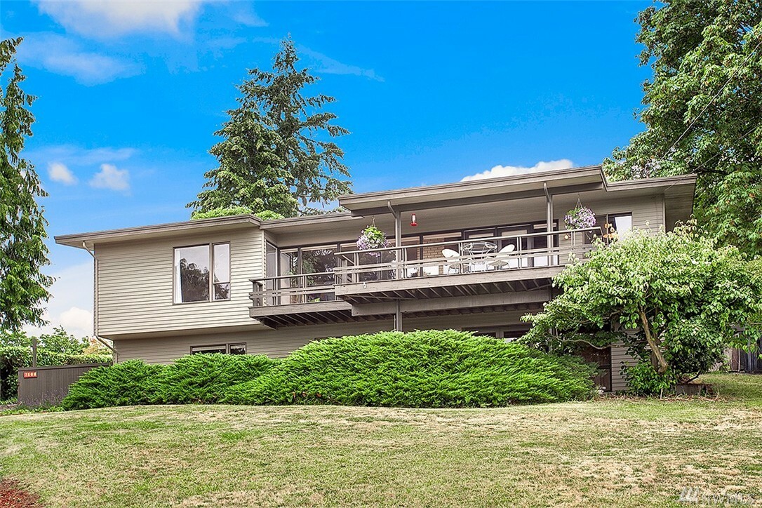 Property Photo:  7508 S 135th St  WA 98178 