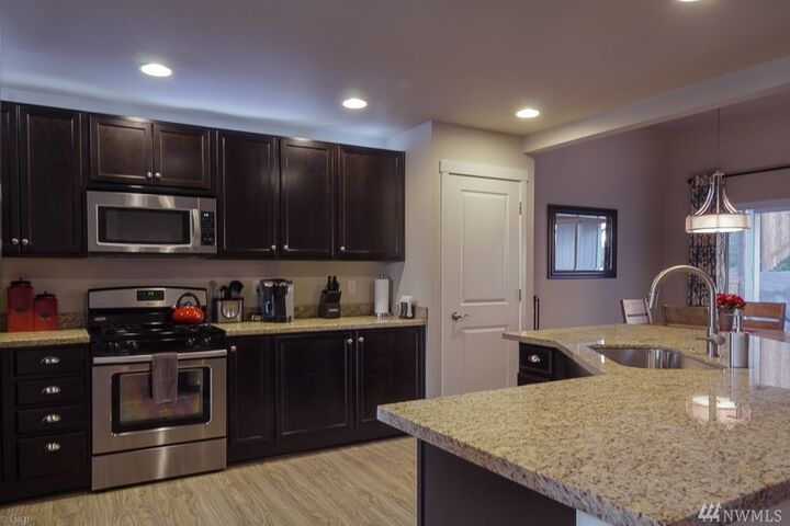 Property Photo:  783 Freedom Ct SE  WA 98366 