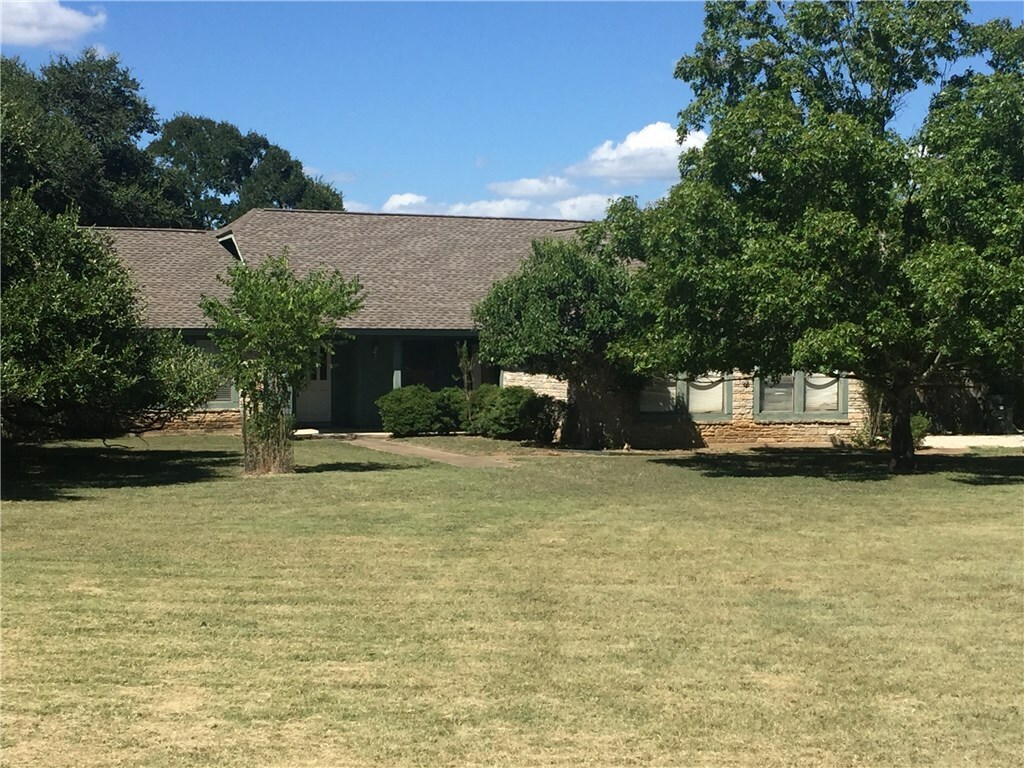 Property Photo: 2827 Rolling Oaks TX 78666