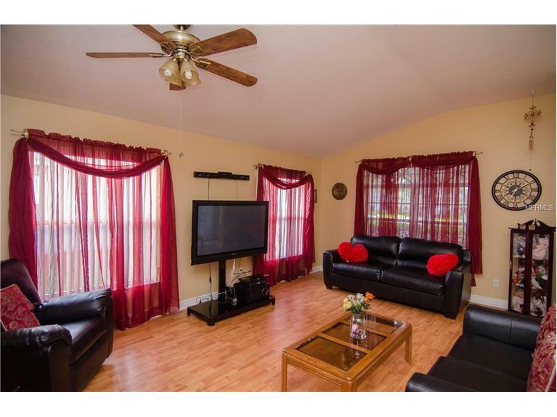 Property Photo:  606 Valencia Park Drive  FL 33584 