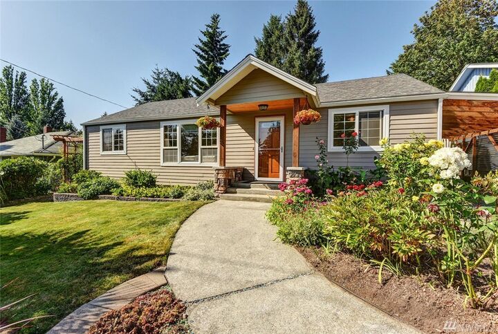 Property Photo:  3716 NE 130th St  WA 98125 