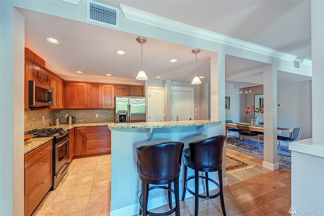 Property Photo: 15408 Main St 404 WA 98012