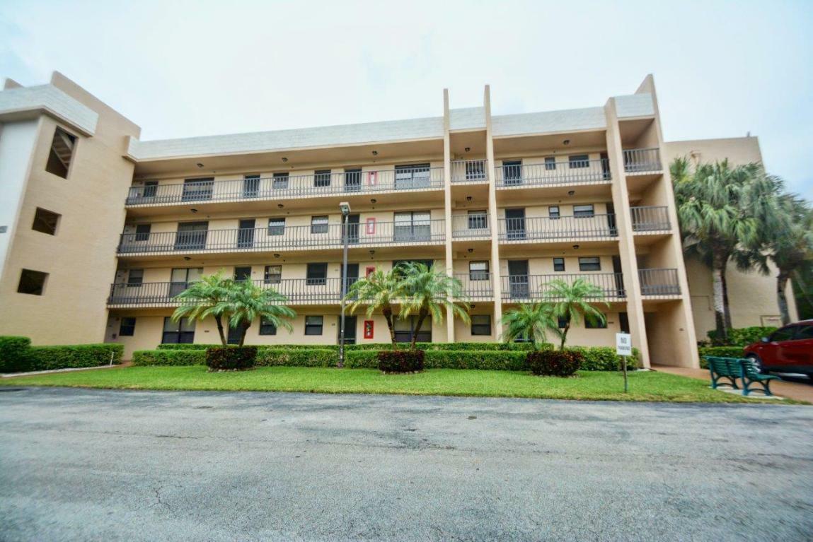 Property Photo: 4760 Lucerne Lakes Boulevard 302 FL 33467
