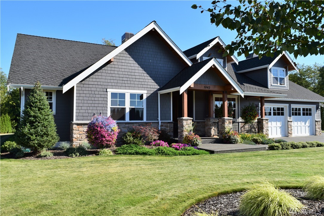 Property Photo: 1093 W Park St WA 98264