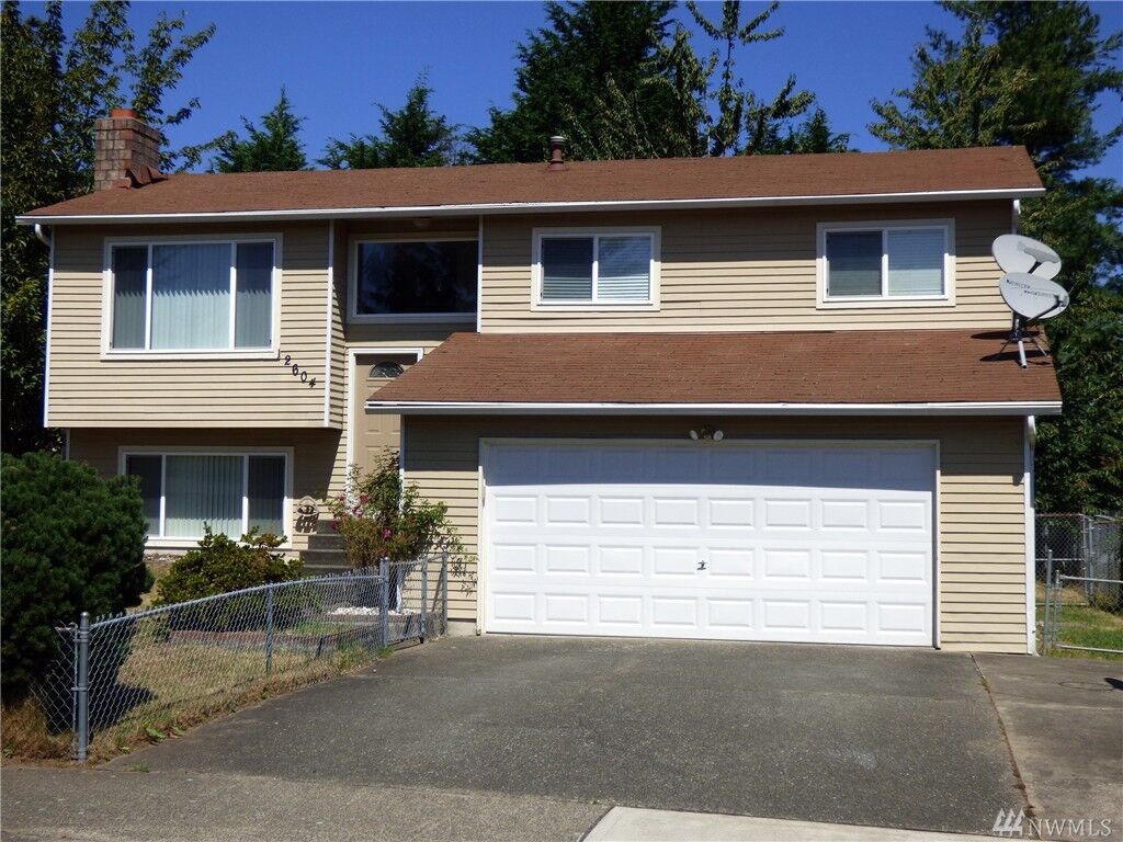 Property Photo:  12604 SE 216th St  WA 98031 