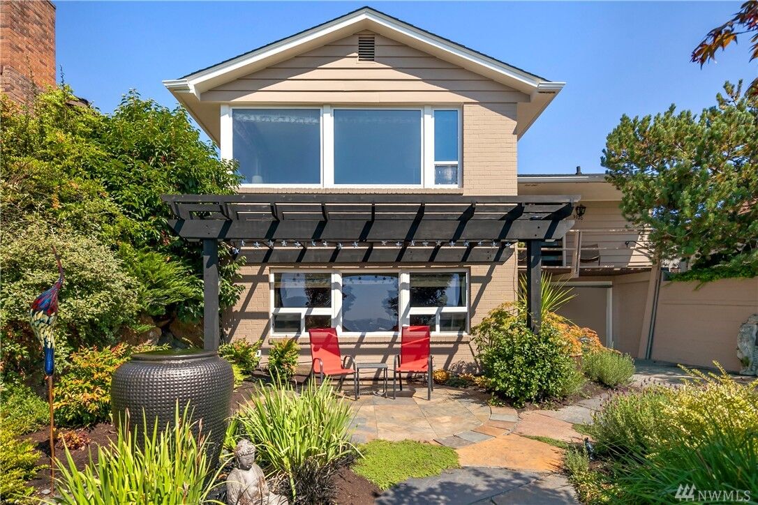 Property Photo:  3920 SW 109th St  WA 98146 