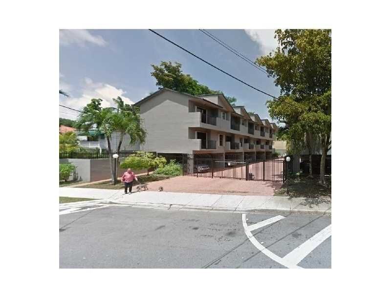 Property Photo:  2997 Bridgeport Ave 2997  FL 33133 