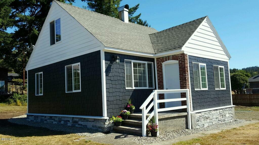 Property Photo: 5093 NE 49th Street OR 97364