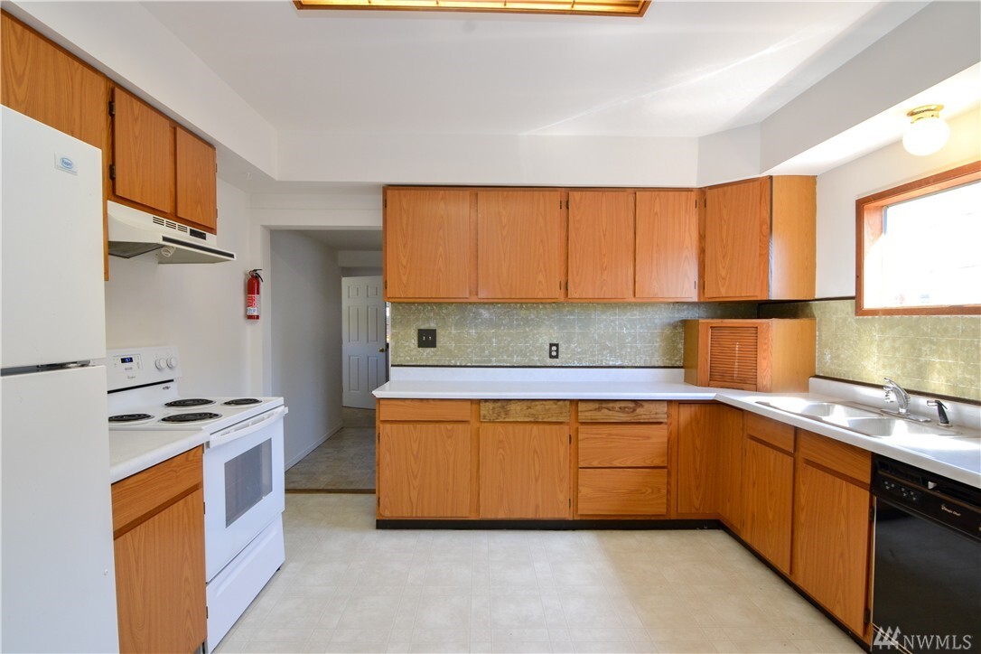 Property Photo: 409 S Cascade Ave WA 98252