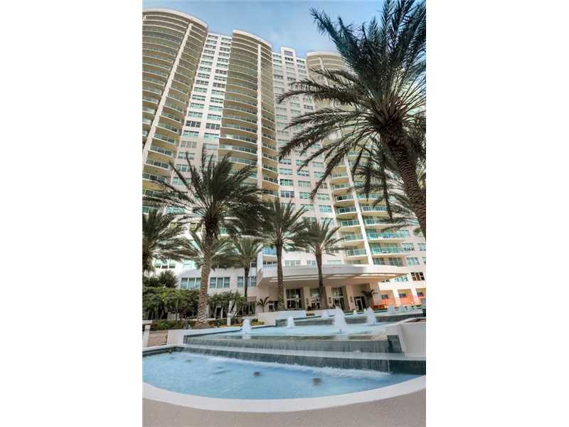 Property Photo: 20201 E Country Club Dr 1808 FL 33180