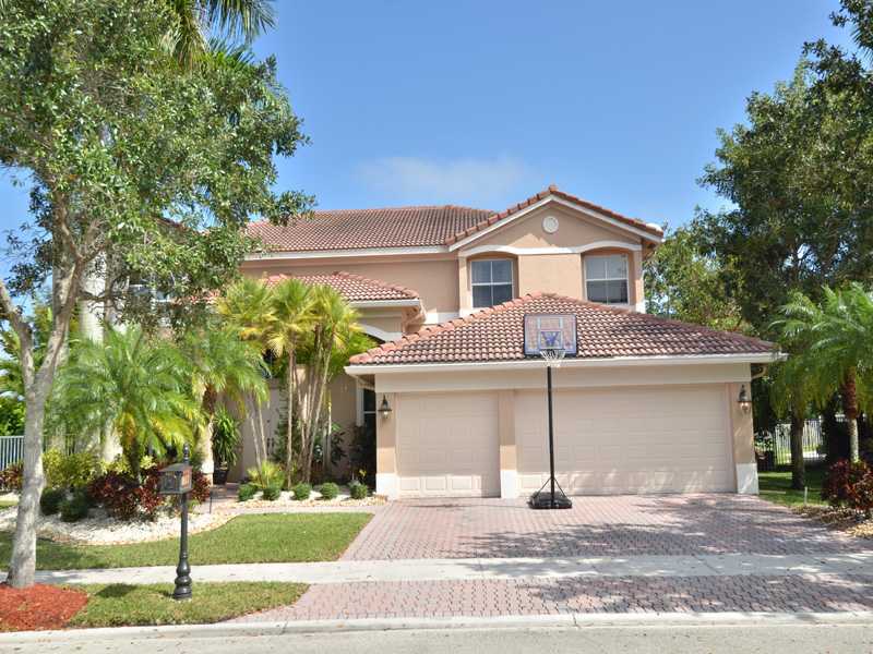 Property Photo:  1017 Waterside Cr  FL 33327 