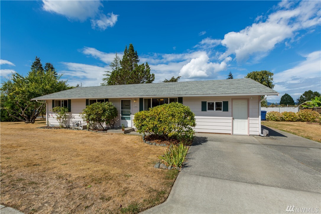 Property Photo: 1308 41st St WA 98221