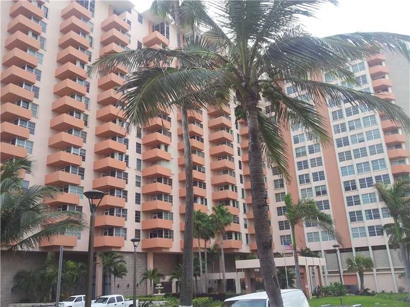 Property Photo: 2899 Collins Av 1136 FL 33140