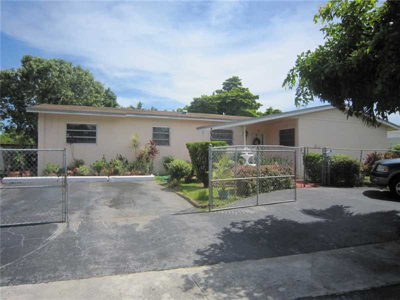 Property Photo: 780 NE 182 St FL 33162