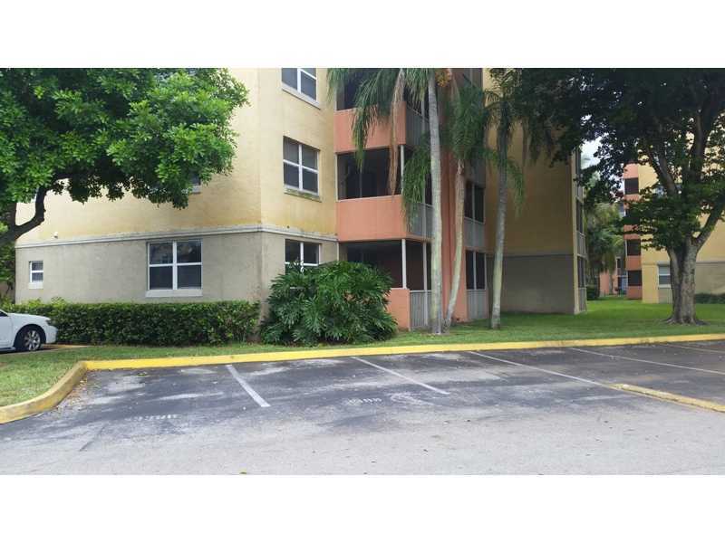Property Photo: 8373 Lake Dr 108 FL 33166