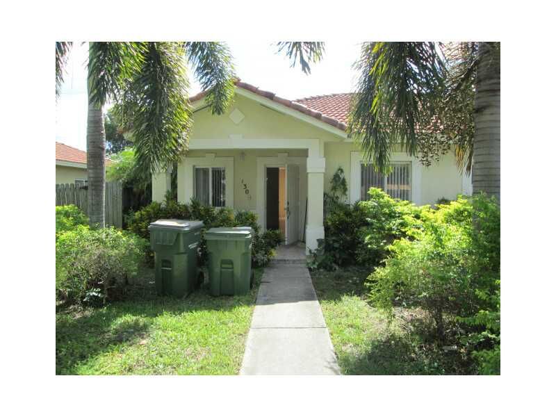 Property Photo:  1308 SE 7 Ct  FL 33033 