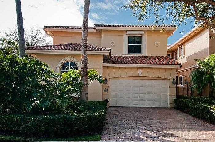 Property Photo: 1060 Waterside Ln FL 33019