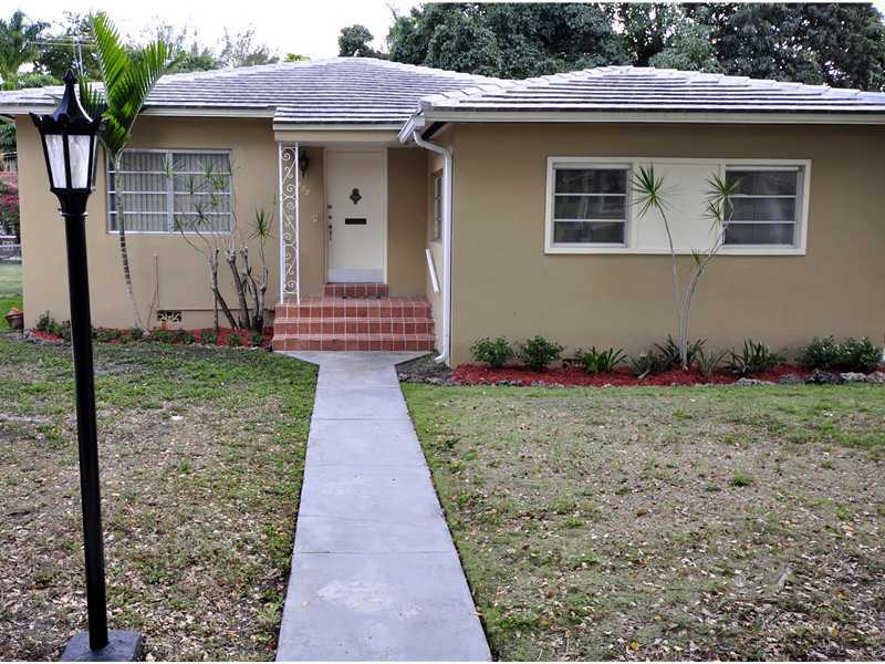 Property Photo: 438 Mendoza Av FL 33134