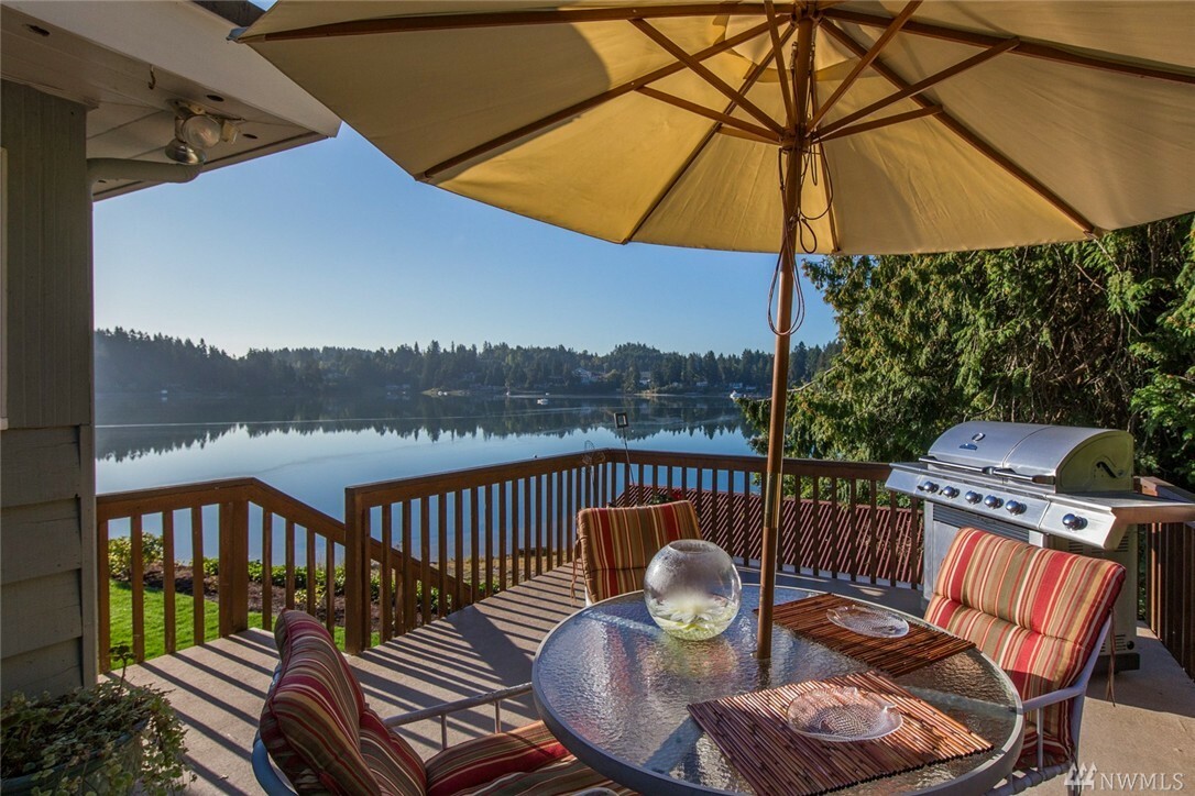 Property Photo:  1524 Madrona Point Dr  WA 98312 