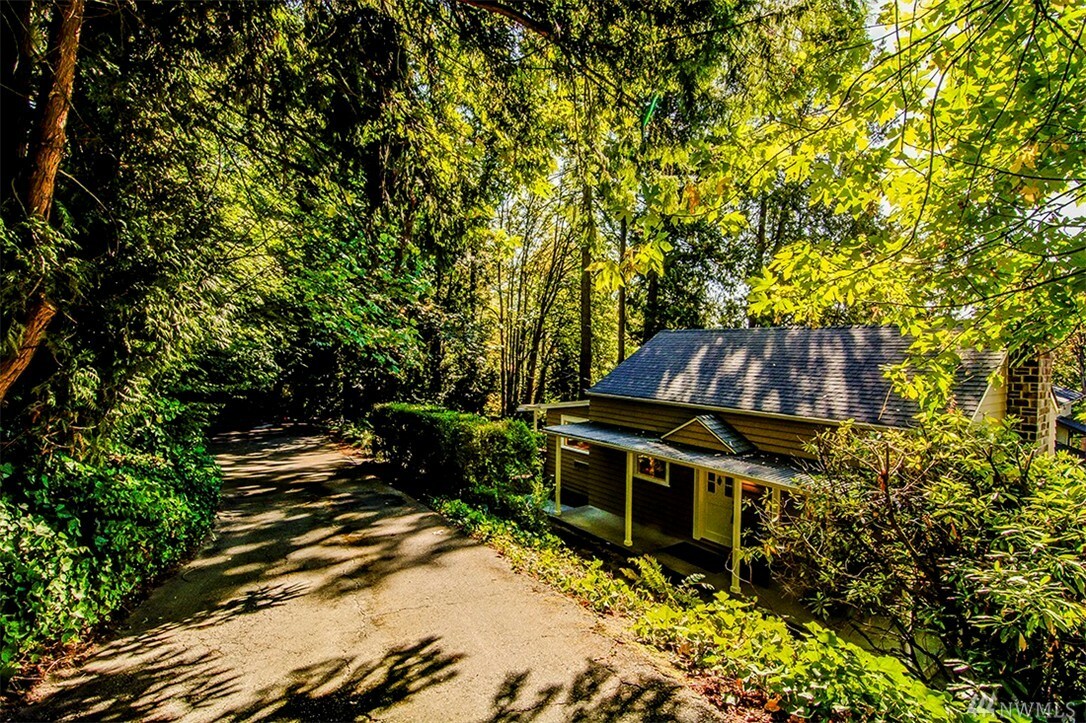 Property Photo:  4816 Puget Blvd SW  WA 98106 