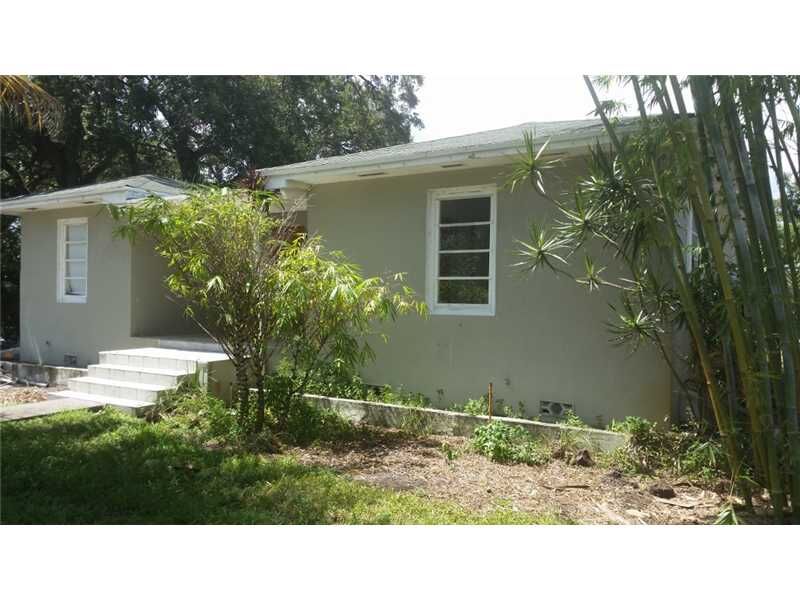 Property Photo:  975 NE 128 St  FL 33161 