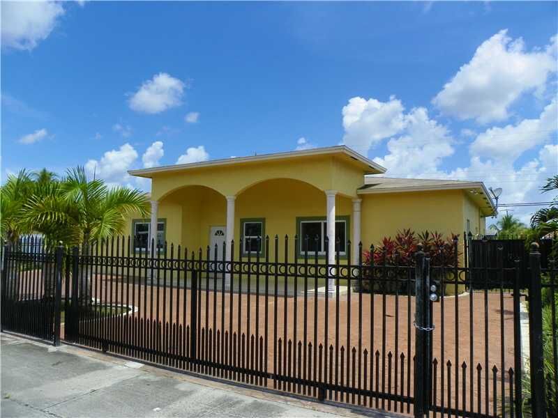 Property Photo: 11401 SW 42 St FL 33165