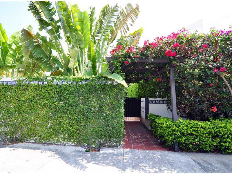 Property Photo: 3102 Bird Av 3102 FL 33133