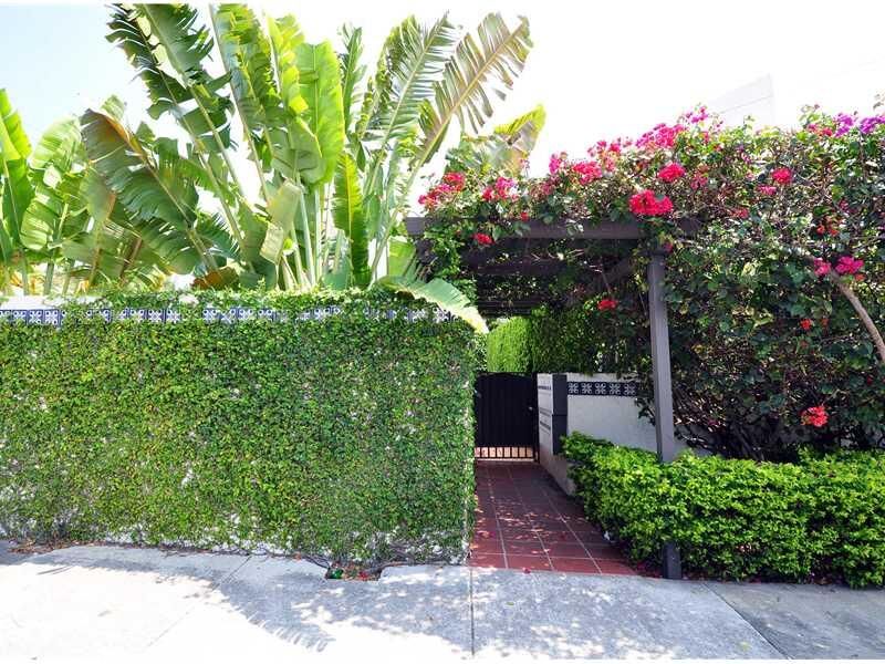 Property Photo: 3102 Bird Av 3102 FL 33133