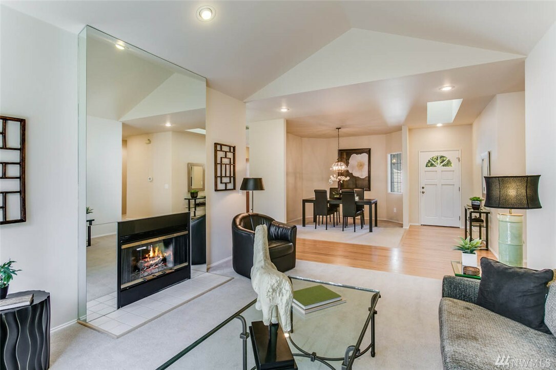 Property Photo: 24315 SE 37th Place WA 98029