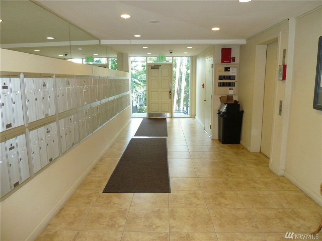 Property Photo: 9416 1st Ave NE 412 WA 98115